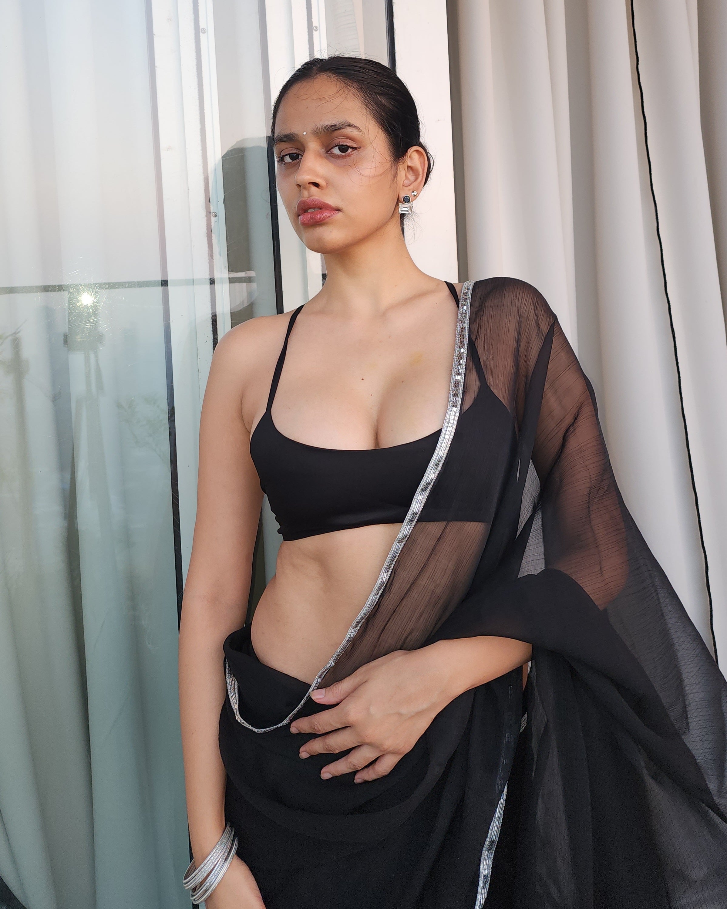 CRISS-CROSS BACK BLOUSE: BLACK