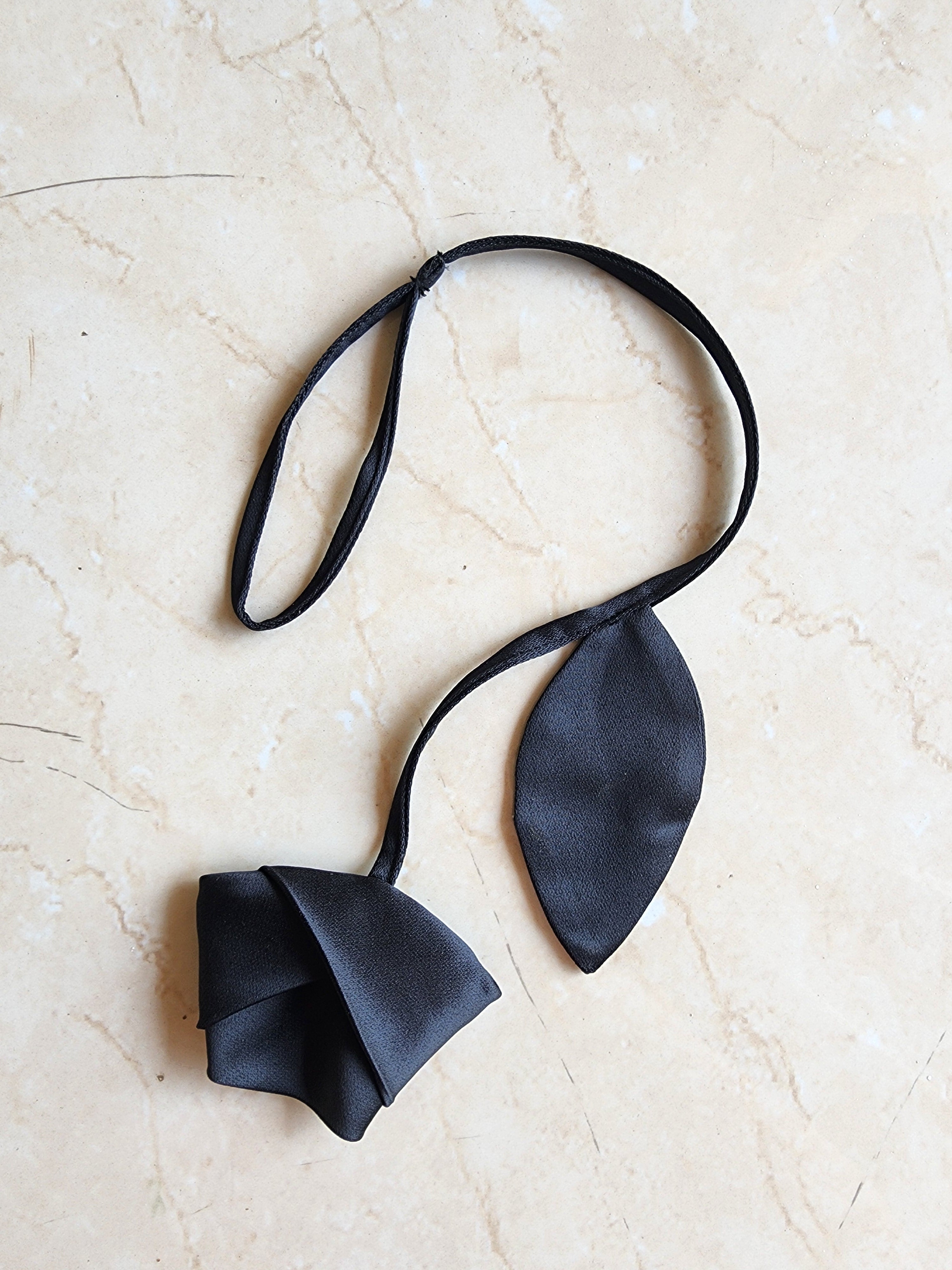 TULIP BAG CHARM IN BLACK