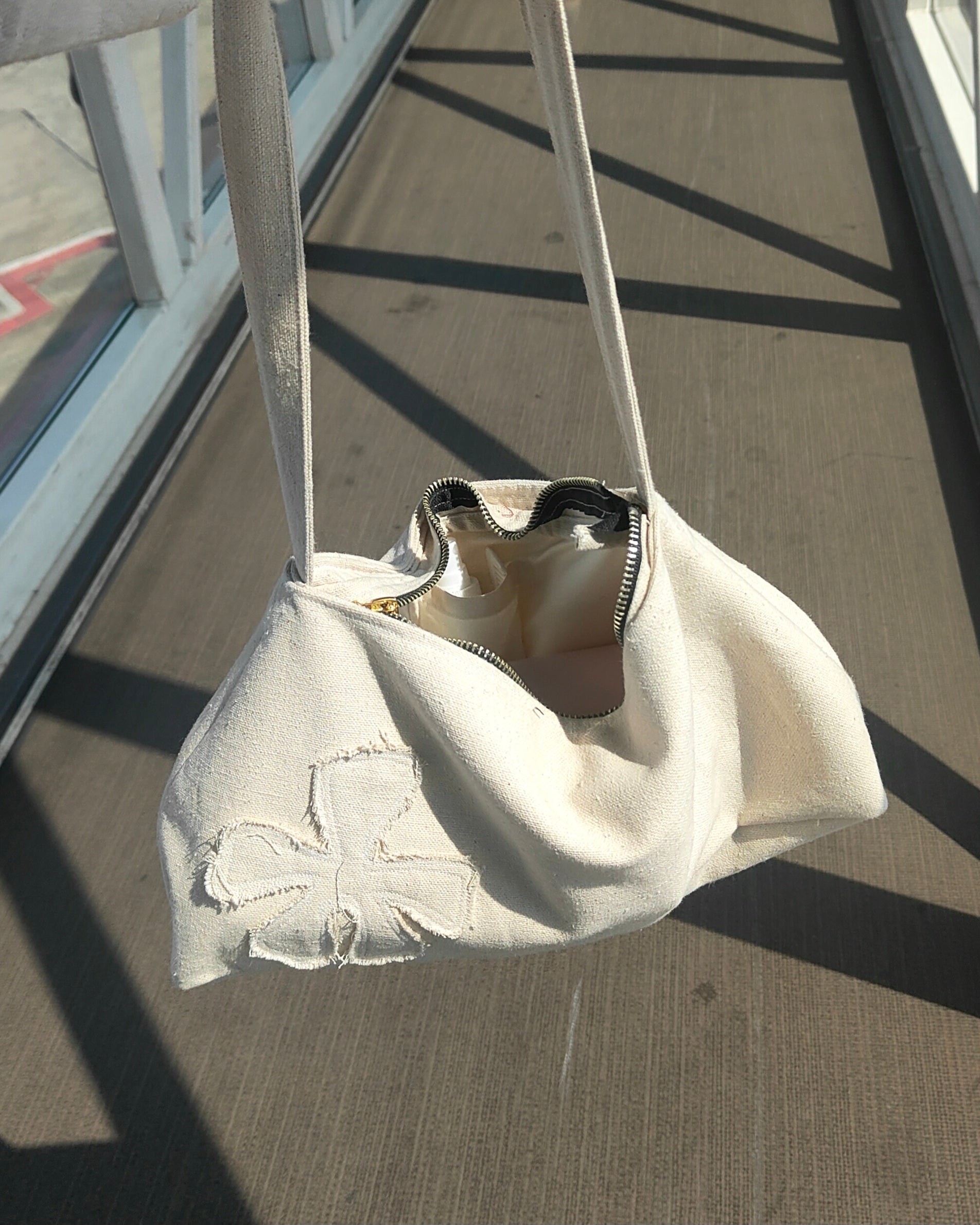 FLORA APPLIQUE SHOULDER BAG